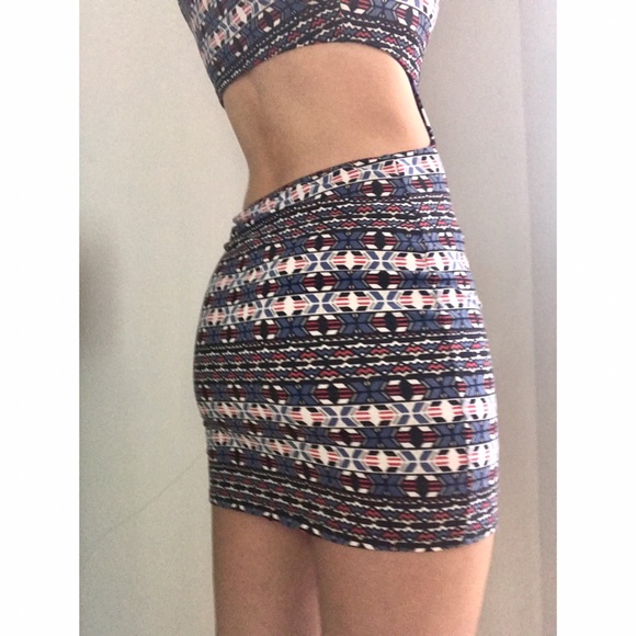 🌟GEOMETRIC PRINT CUT OUT DRESS 🌟 - Picture 3 of 5