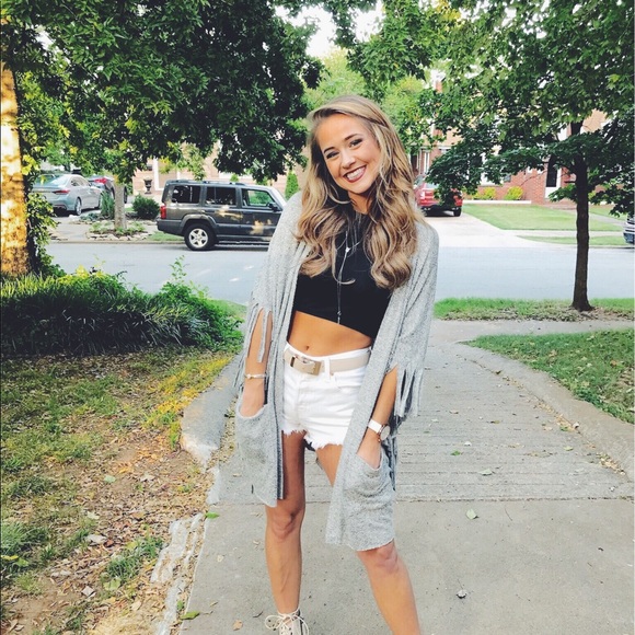 ✨Meet your posher, Sarah! - Picture 2 of 5