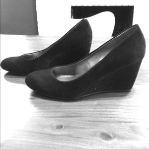Black suede Bandolino wedges