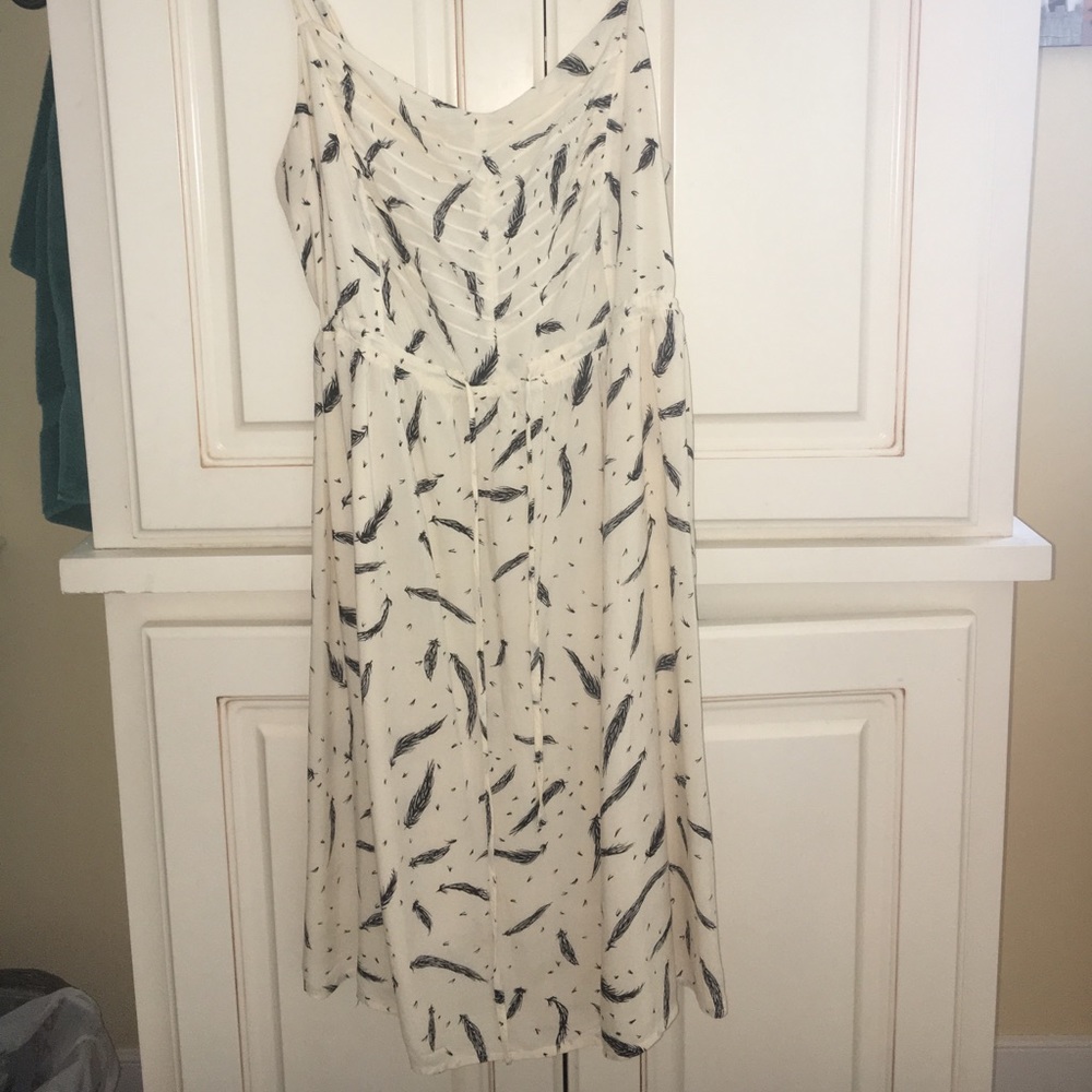 Old navy dress feather pattern