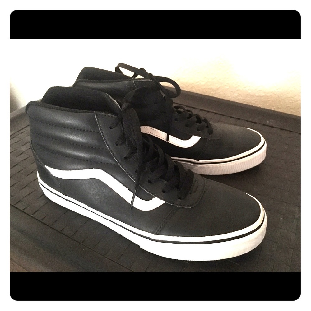 Black Sk8-Hi Leather Vans