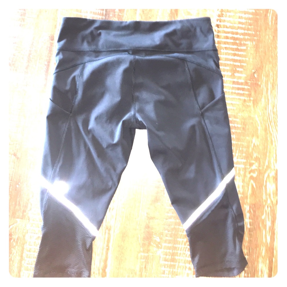 Lulu lemon cropped pants fits size 8/10