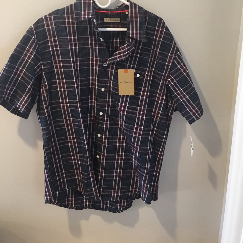 Men's buttoned down short sleeved shirt