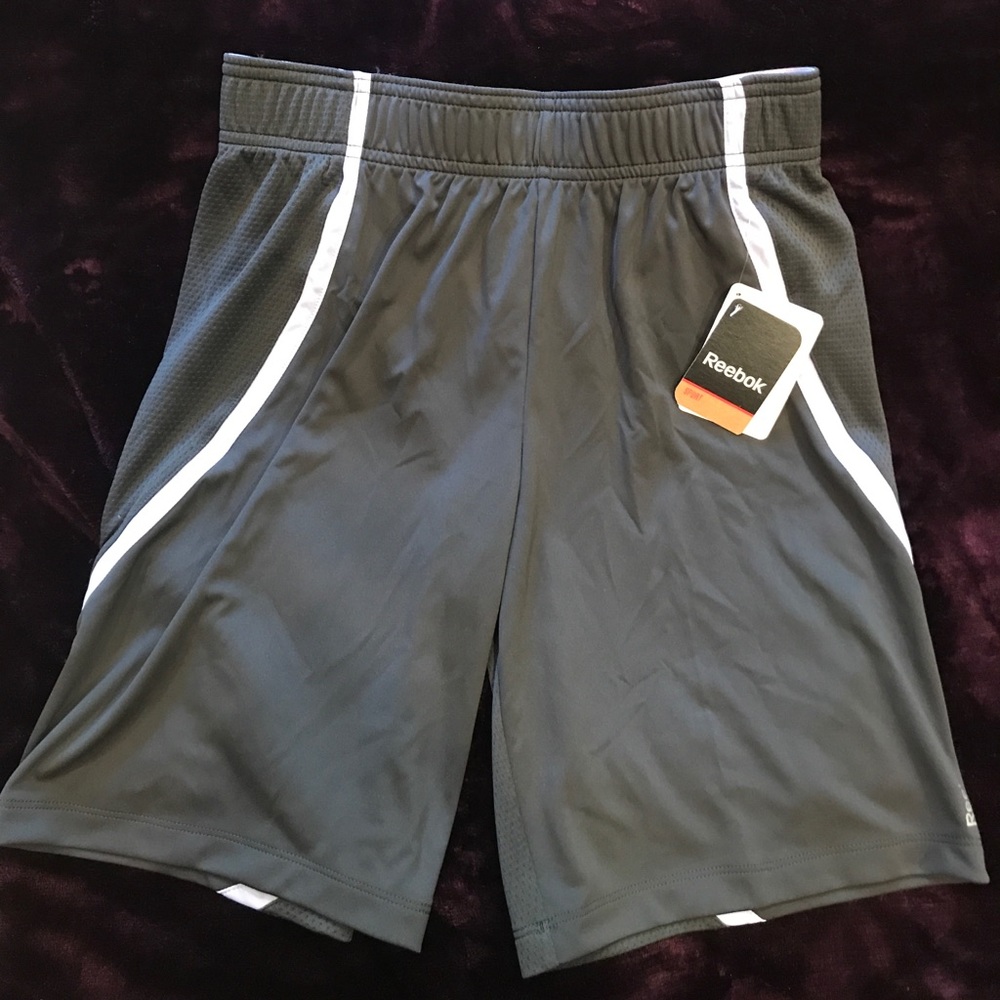 Reebok Girl's medium athletic short