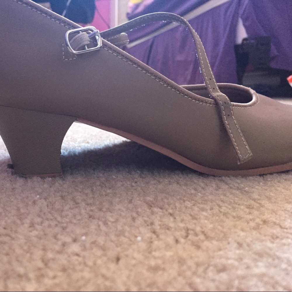 heels - Picture 2 of 4