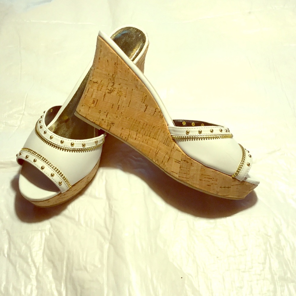 Wedge slip on