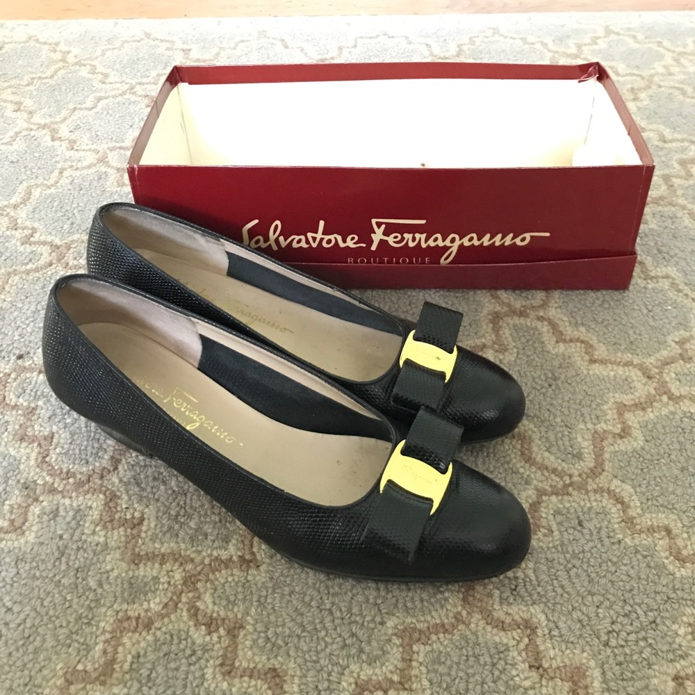 VGUC Salvatore Ferragamo black heels size 8 AAA