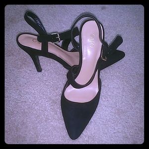 Pointed toe heels