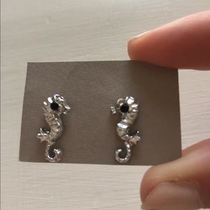 PREPPY SEAHORSE EARRINGS