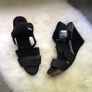 Black wedges