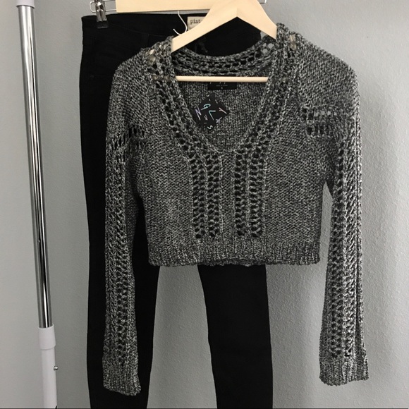 Cutout Knit Cropped Sweater - Picture 5 of 7