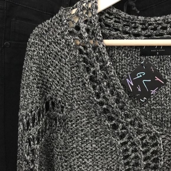 Cutout Knit Cropped Sweater - Picture 6 of 7