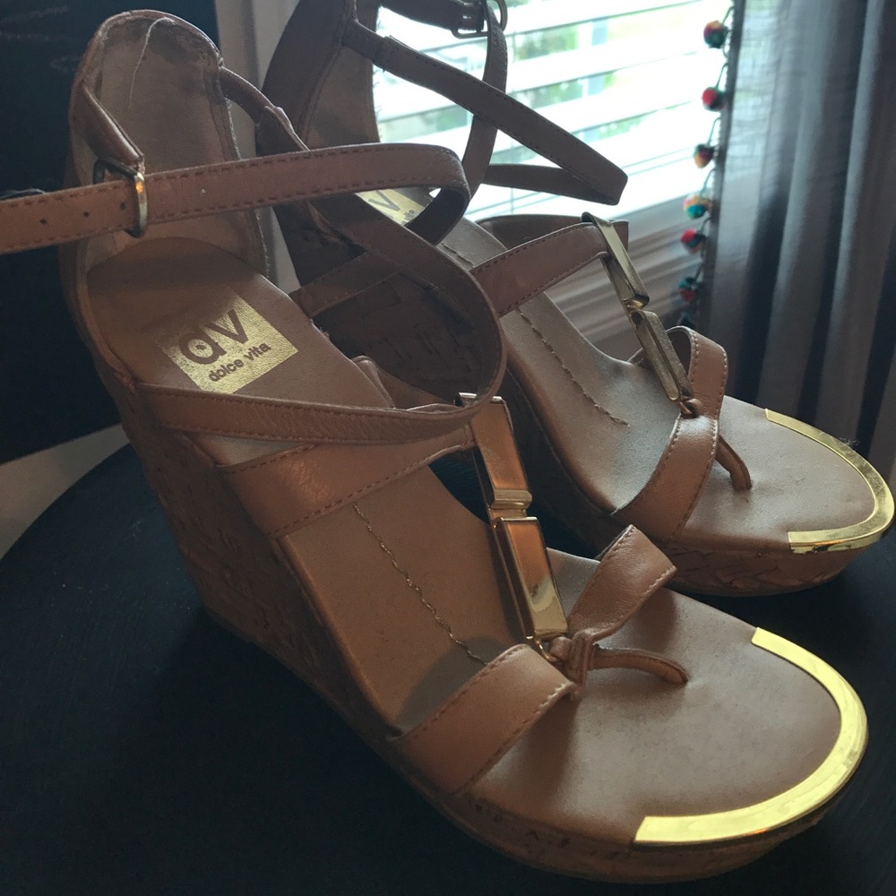 Nude wedges