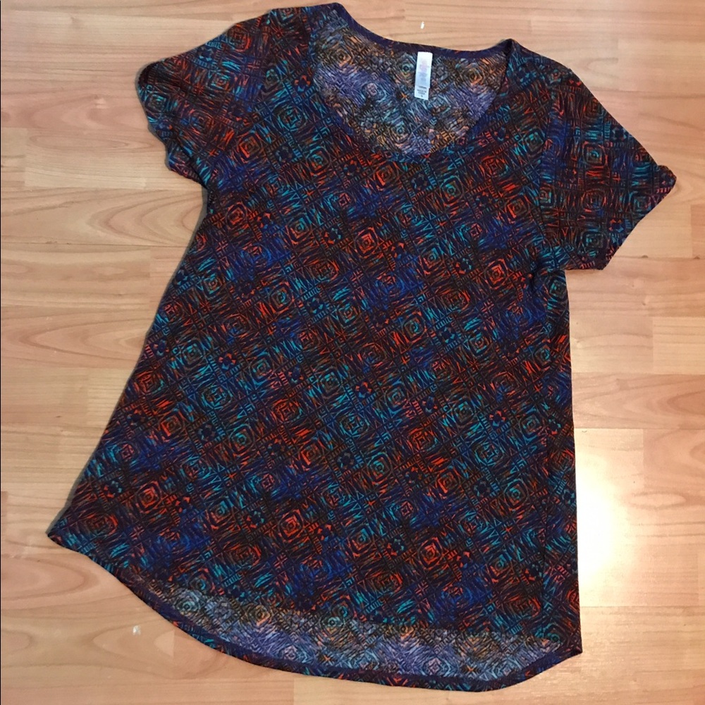 Lularoe Small Classic Tee