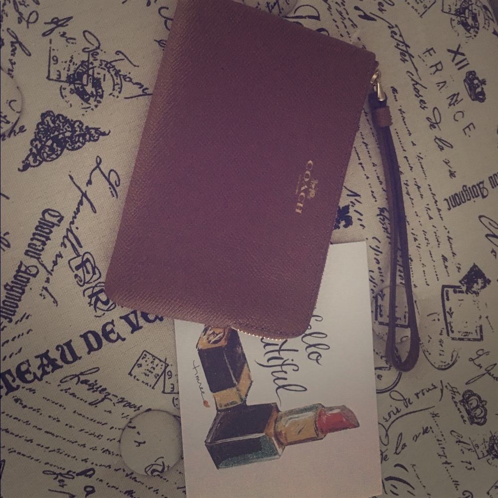 Coach wristlet 😍 I really loved 😍❤️ thank you 😘
