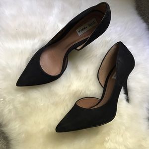 Pointed toe black suede pumps