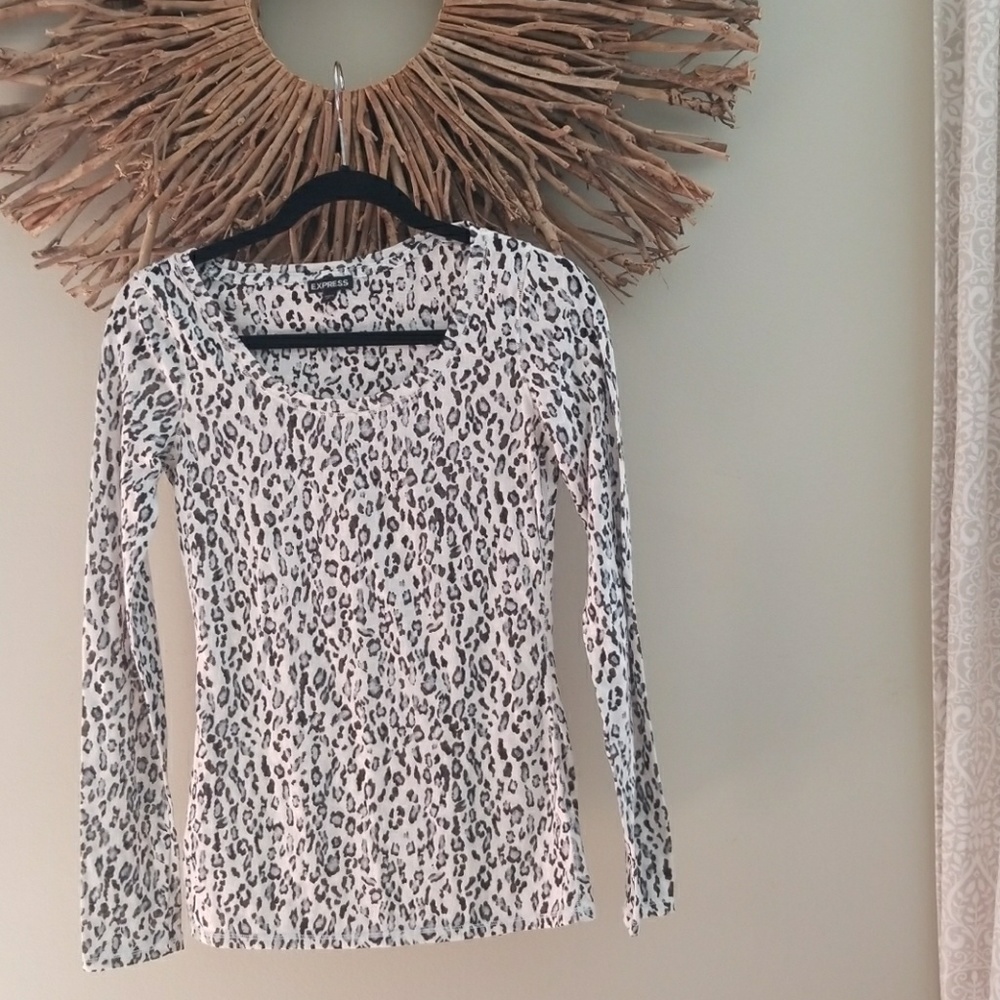 Black and white leopard print top