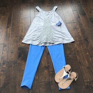 NWOT Lace detail sleeveless tunic top!