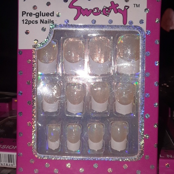 Selling pre-glued 12 pcs Nails! - Picture 2 of 4