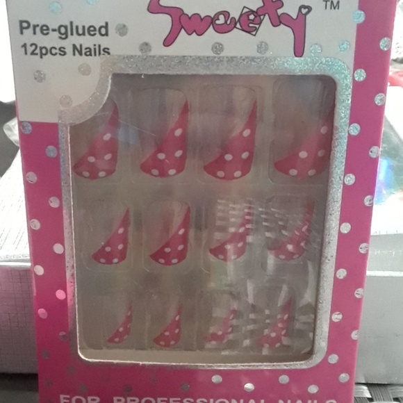 Selling pre-glued 12 pcs Nails! - Picture 3 of 4