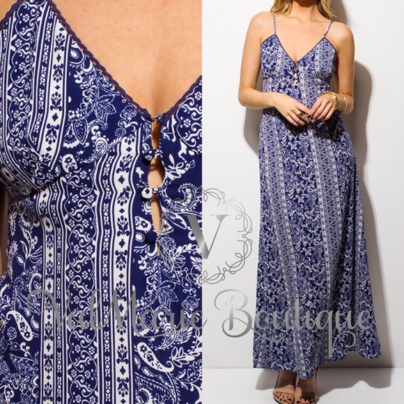 📍CLEARANCE 📍Paisley Navy Maxi Dress - Picture 2 of 4