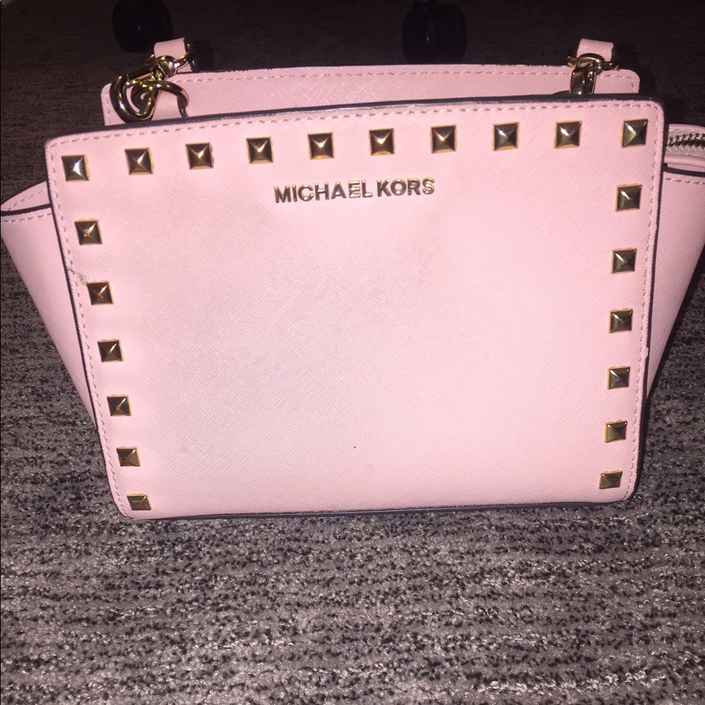 MICHAEL KORS Selma medium studded messenger