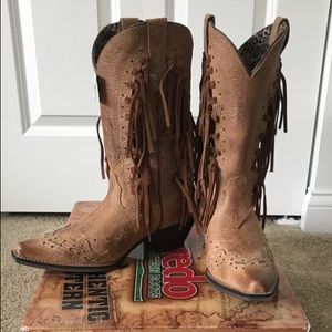 Women's size 8.5 BRAND NEW Laredo fringe boots