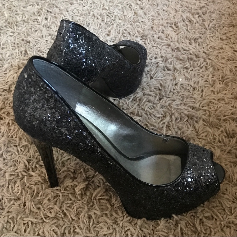 Sparkle black Guess heels