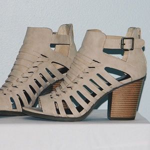 Rampage strappy tan booties❣️