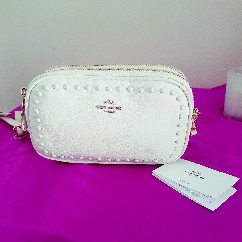 💜 Gold and White Coach clutch