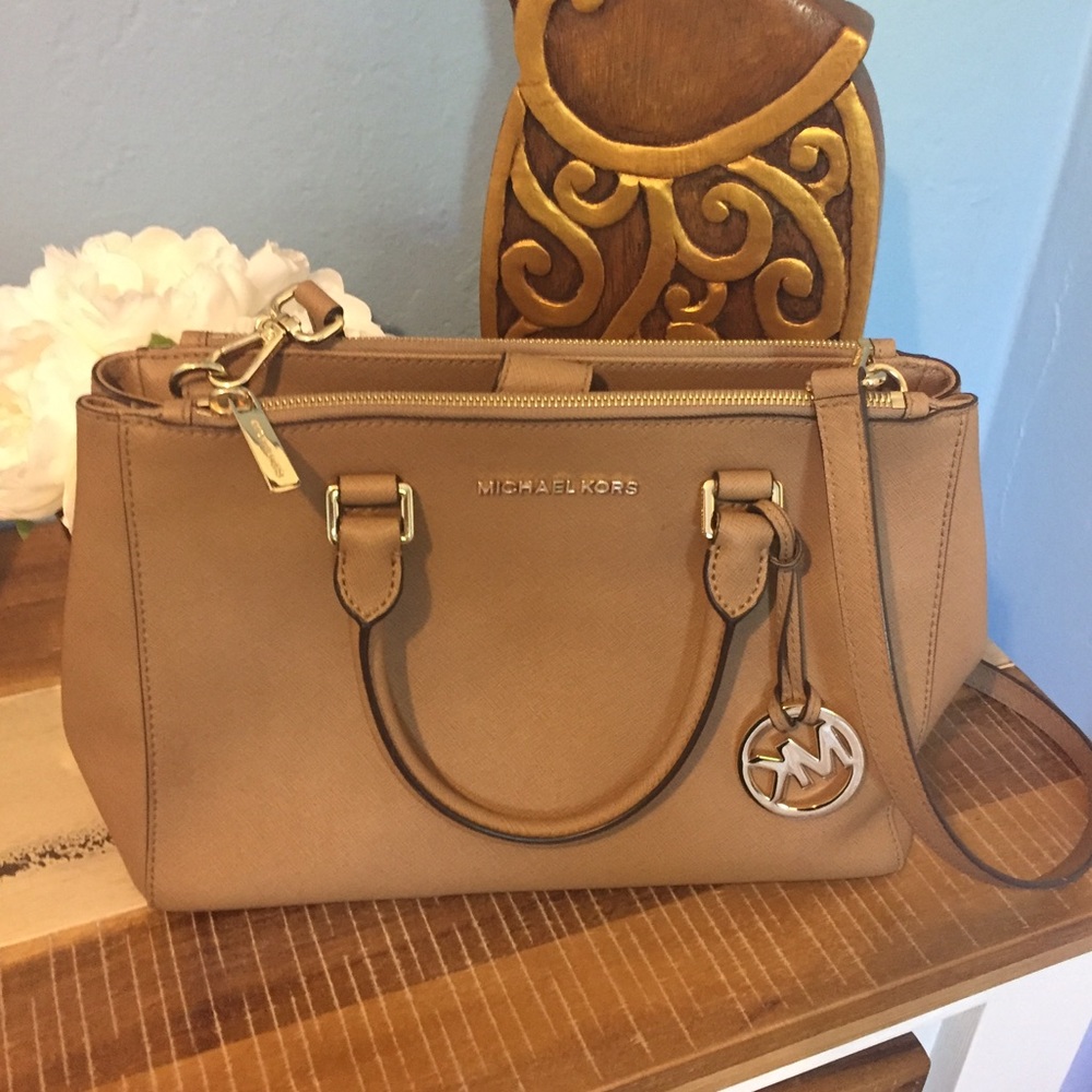 Michael Kors tan mid size purse