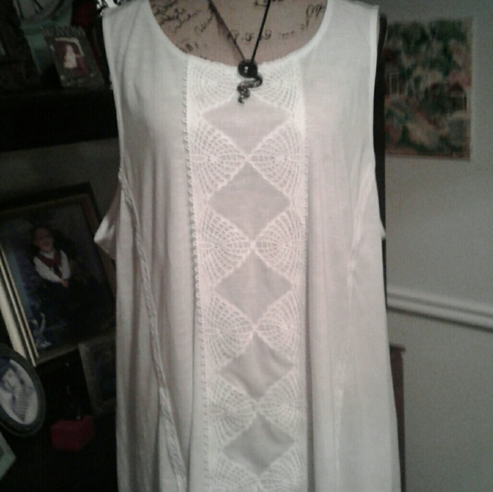 TORRID WHITE SUMMER TOP