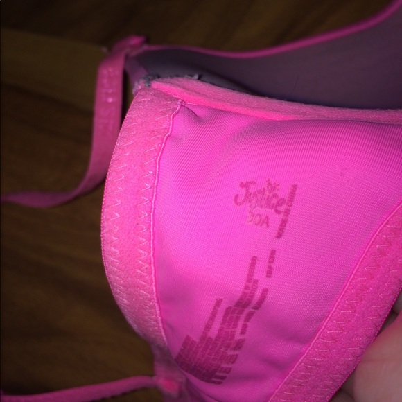 A hot pink size 30A bra - Picture 4 of 4