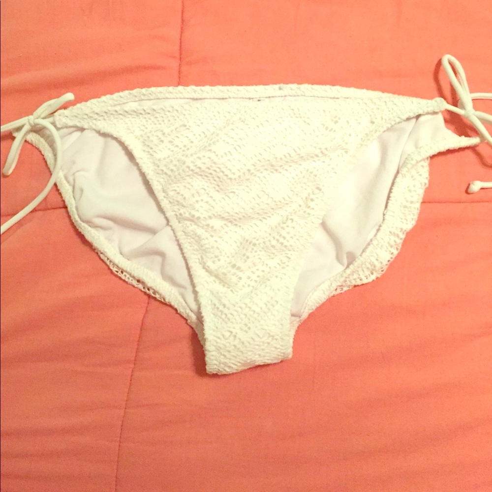 Never worn bathing suit bottom size XL