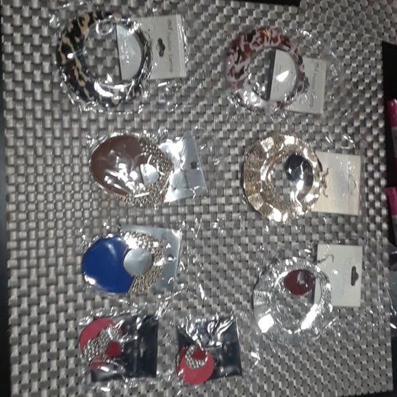 Jewels - Picture 3 of 3