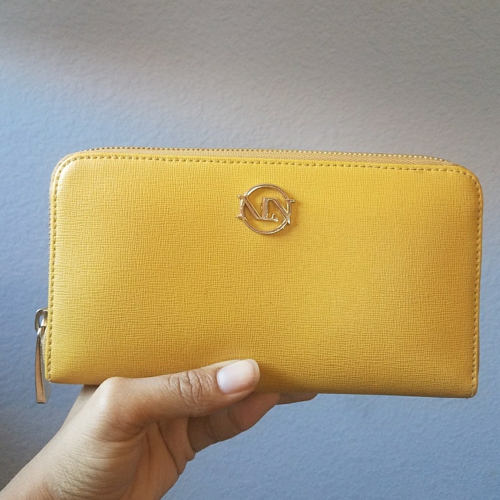 Beautiful Mezzanotte yellow wallet