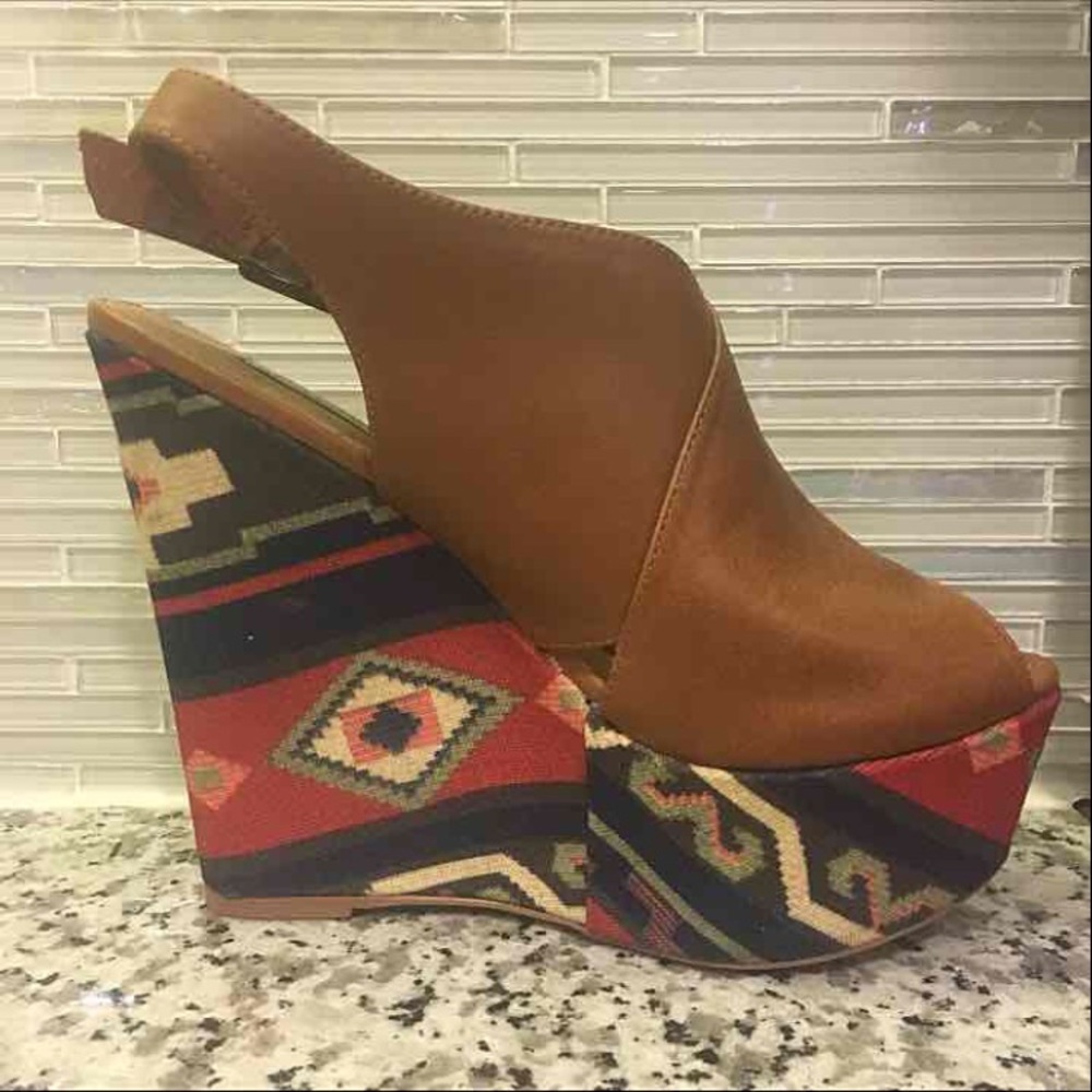 Size 7 Steve Madden Aztec wedges