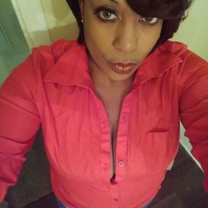 Meet your Posher, Sakia