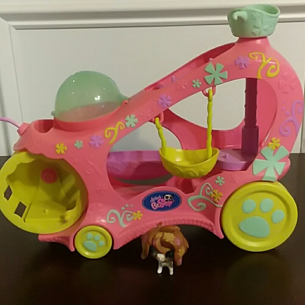 Lps car with sparkly dog