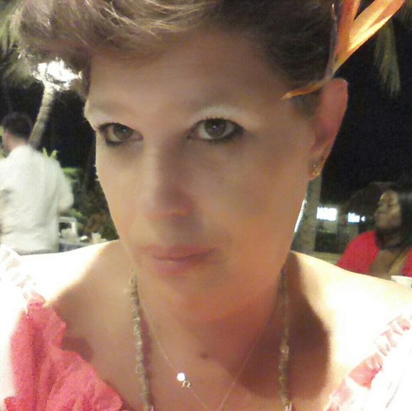 Meet your Posher, Lishelle - Picture 1 of 1