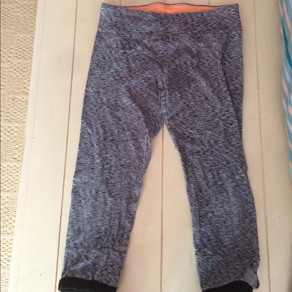 Grey 3/4 length athletic pants