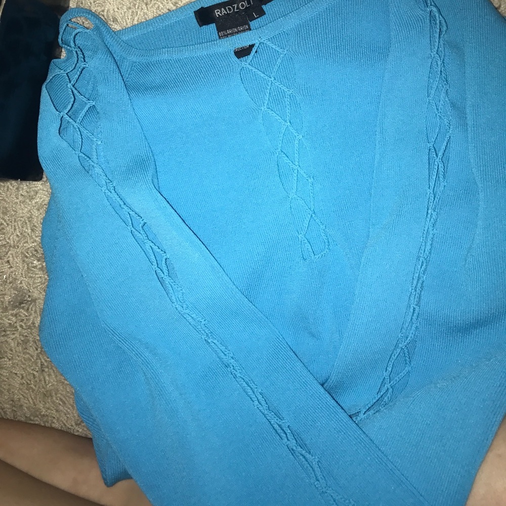 Shirt with very cute cutouts