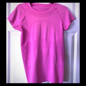 Lululemon crew neck t-shirt size 8 hot pink