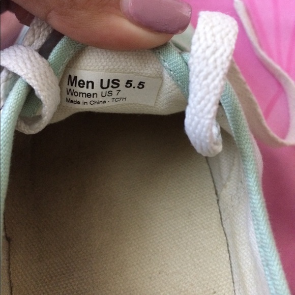 Vans - Picture 3 of 5