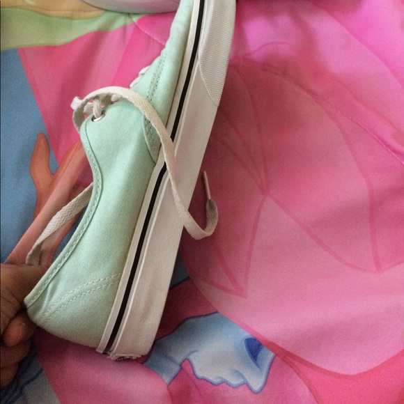 Vans - Picture 4 of 5