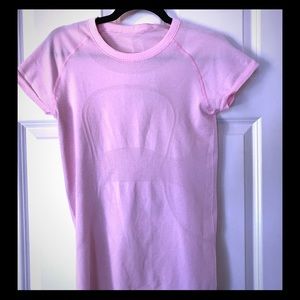 Lululemon crew neck t-shirt size 8 light pink