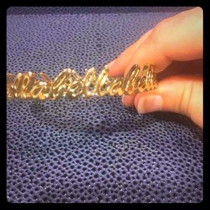 Bella cursive bracelet