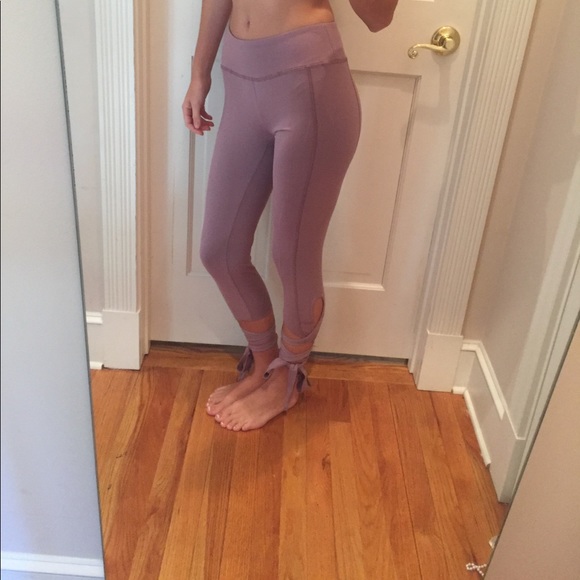 ✨HP✨ tie cuff yoga leggings grey mauve - Picture 5 of 6