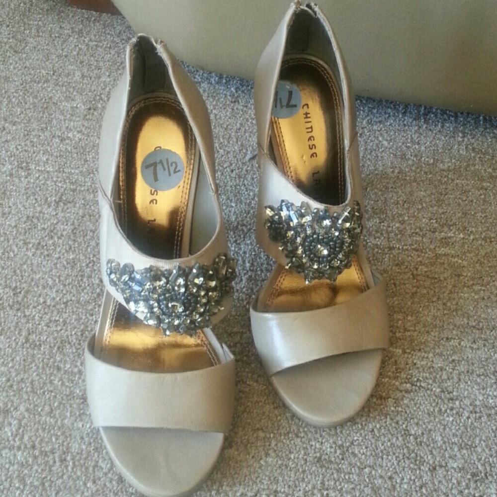 Size 7.5 Chinese Laundry beautiful w rhinestone