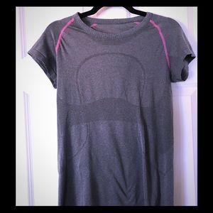 Lululemon crew neck t-shirt size 10 gray w/pink